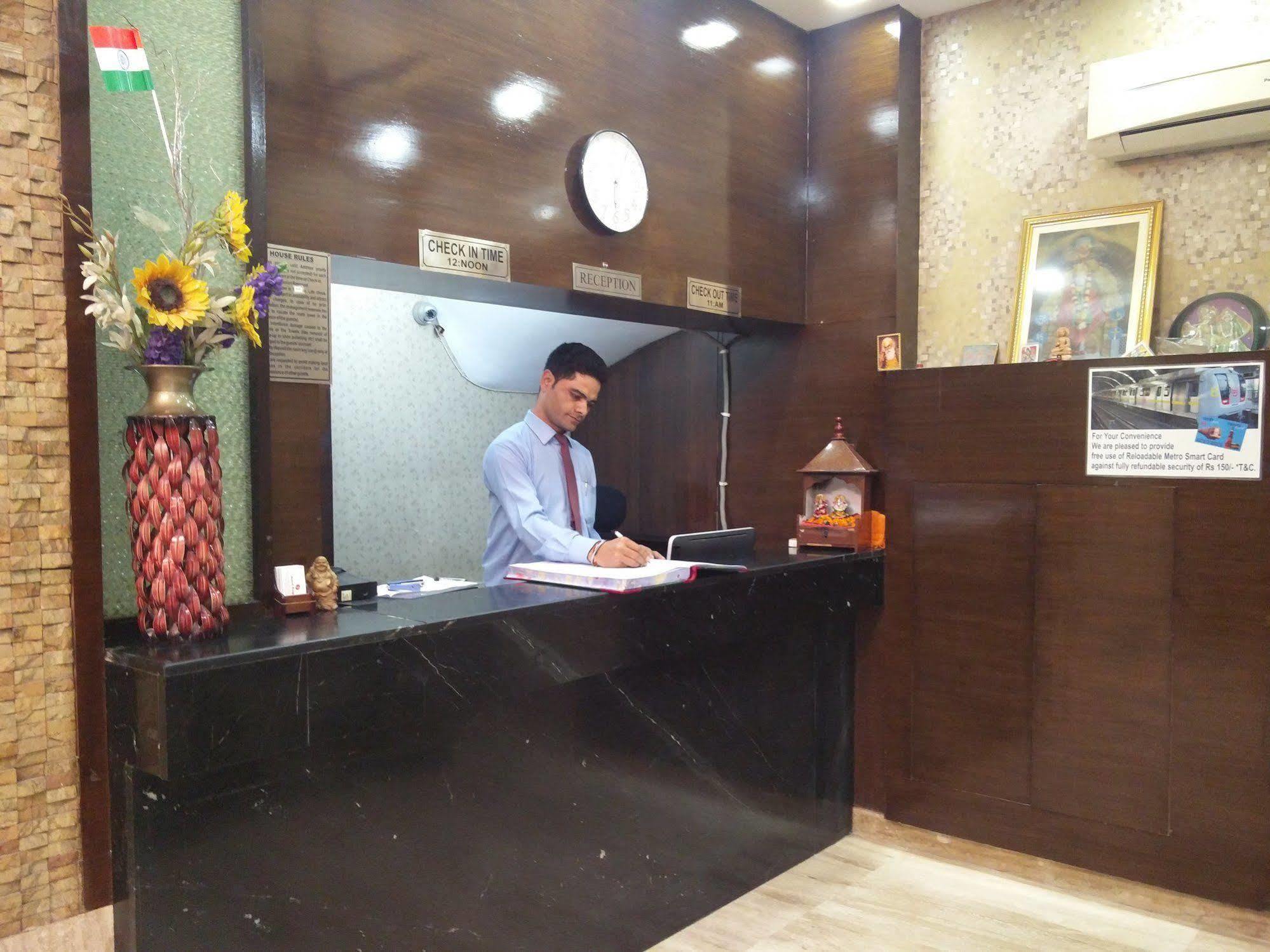 Rupam Hotel New Delhi Exteriör bild