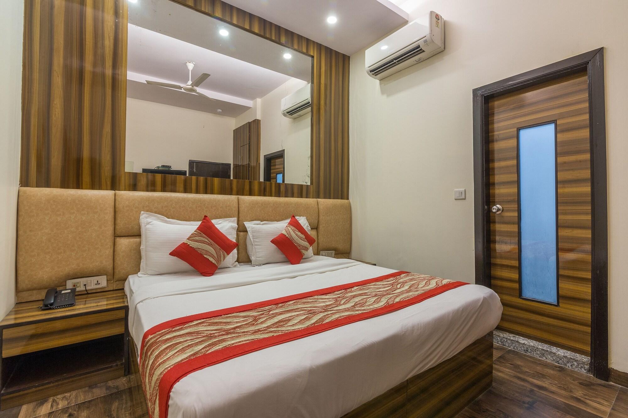 Rupam Hotel Delhi  Exteriör bild