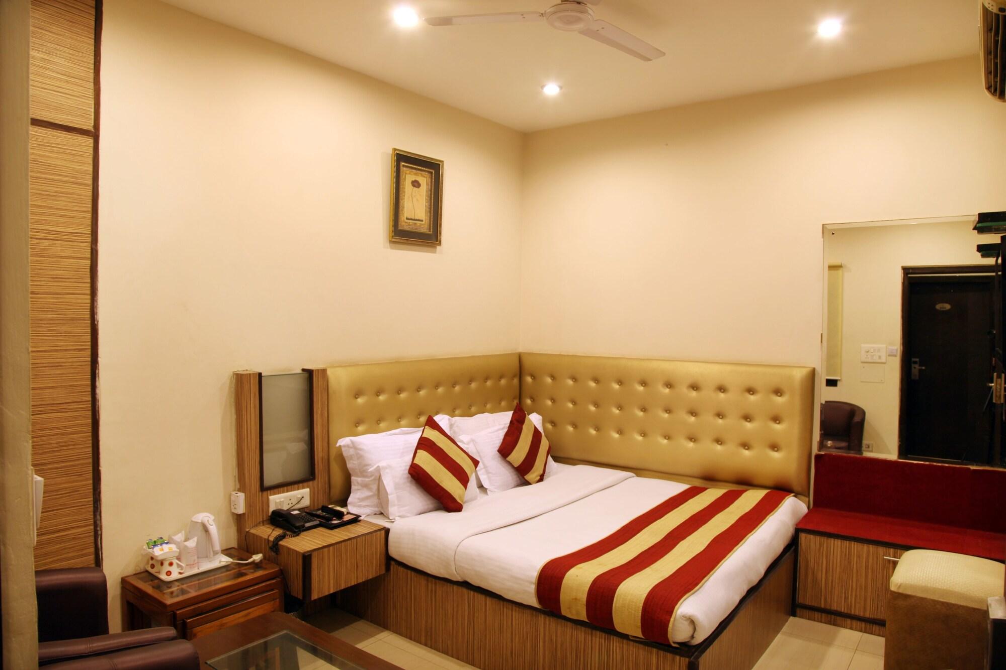 Rupam Hotel Delhi  Exteriör bild