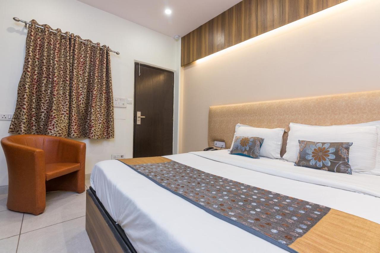 Rupam Hotel Delhi  Exteriör bild